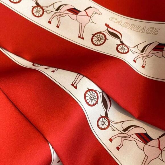Red Carriage Print Scarf S40 - Picture 2 of 5